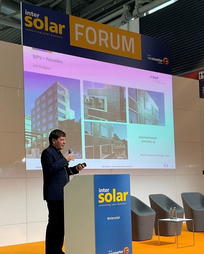 Thorsten Kühn presenting "BIPV from the perpective of architects" at a side event of intersolar