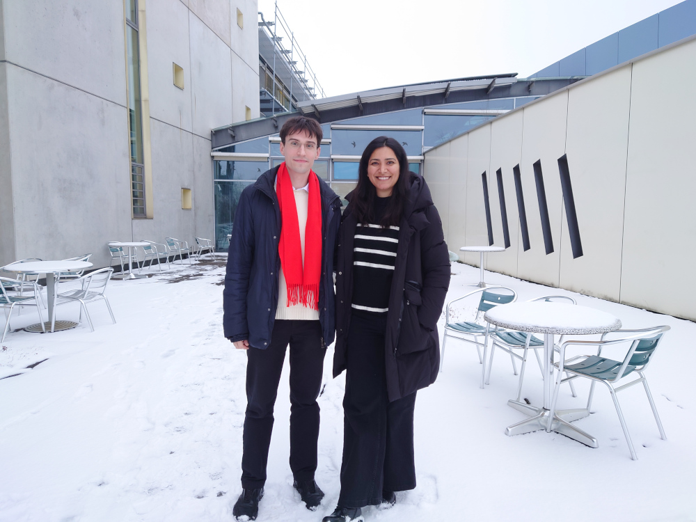 Two doctoral students in front of BESSY cafeteria in the snow